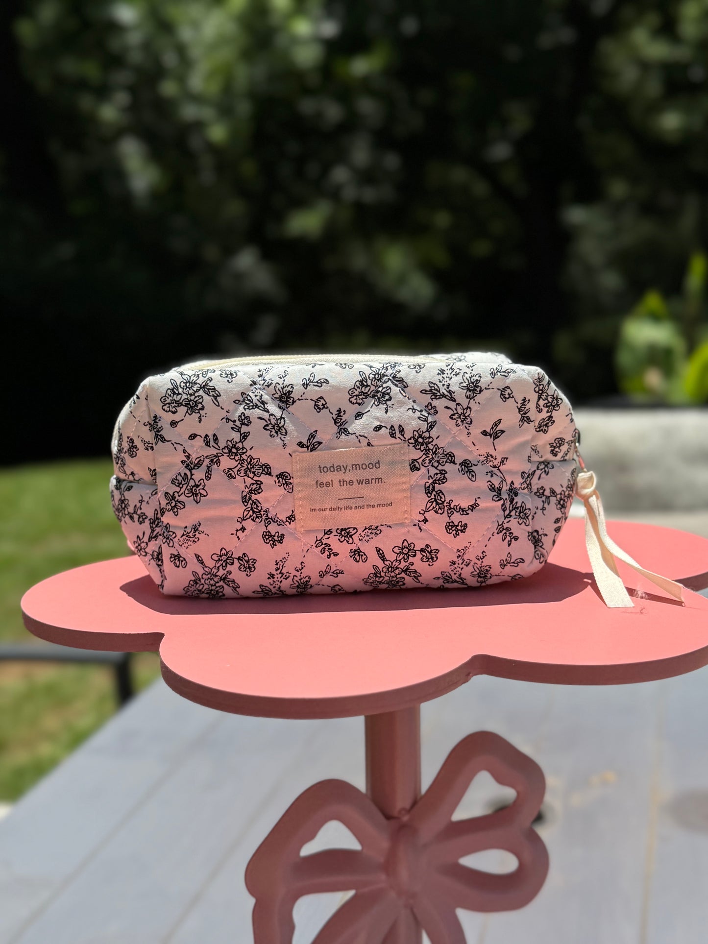 SMALL FRENCH-STYLE FLORAL MAKEUP BAG image 0