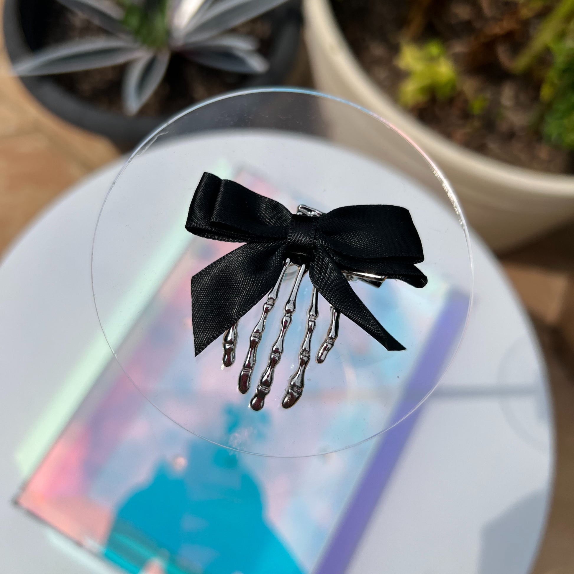 SKELETON HAND HAIR CLIP image 0