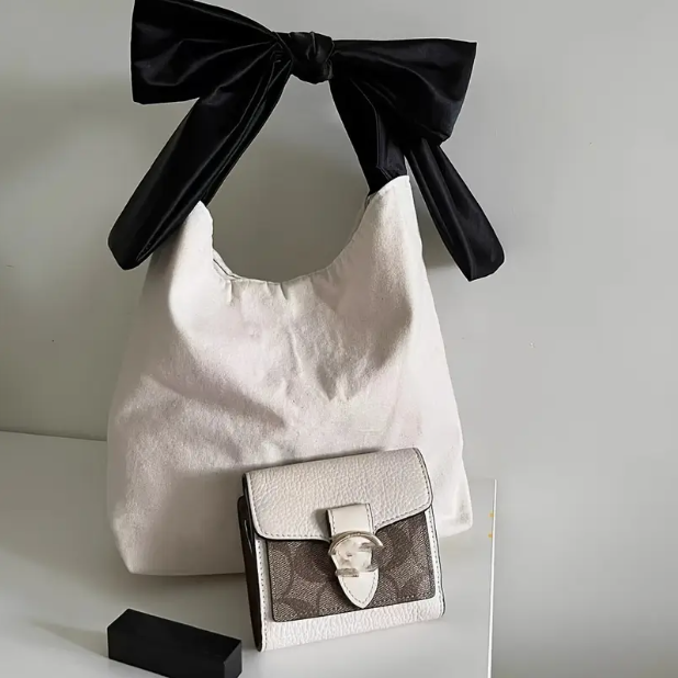 Bow Knot Bag image 0