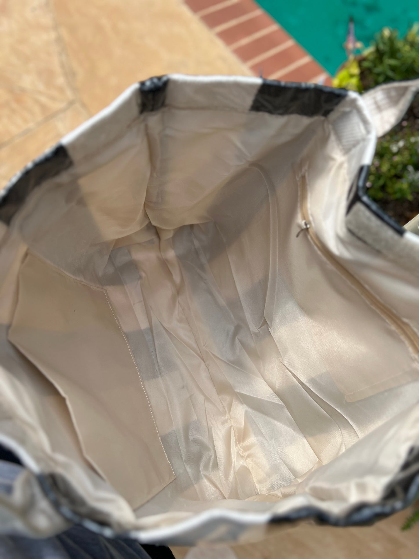 THE TOTE BAG image 1