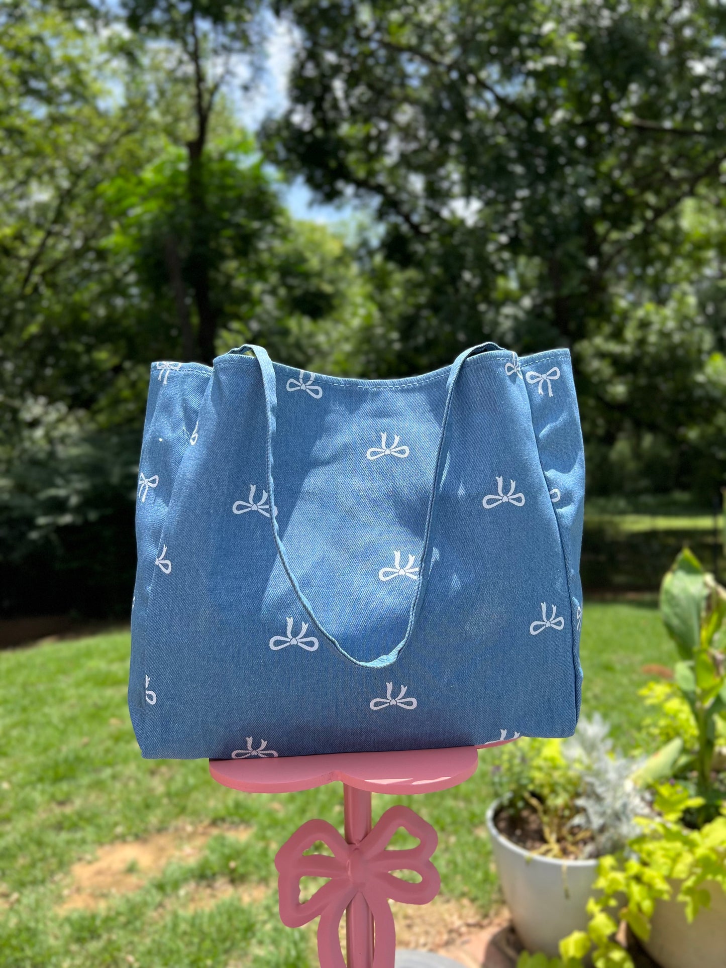 DENIM WHITE BOW TOTE BAG image 0