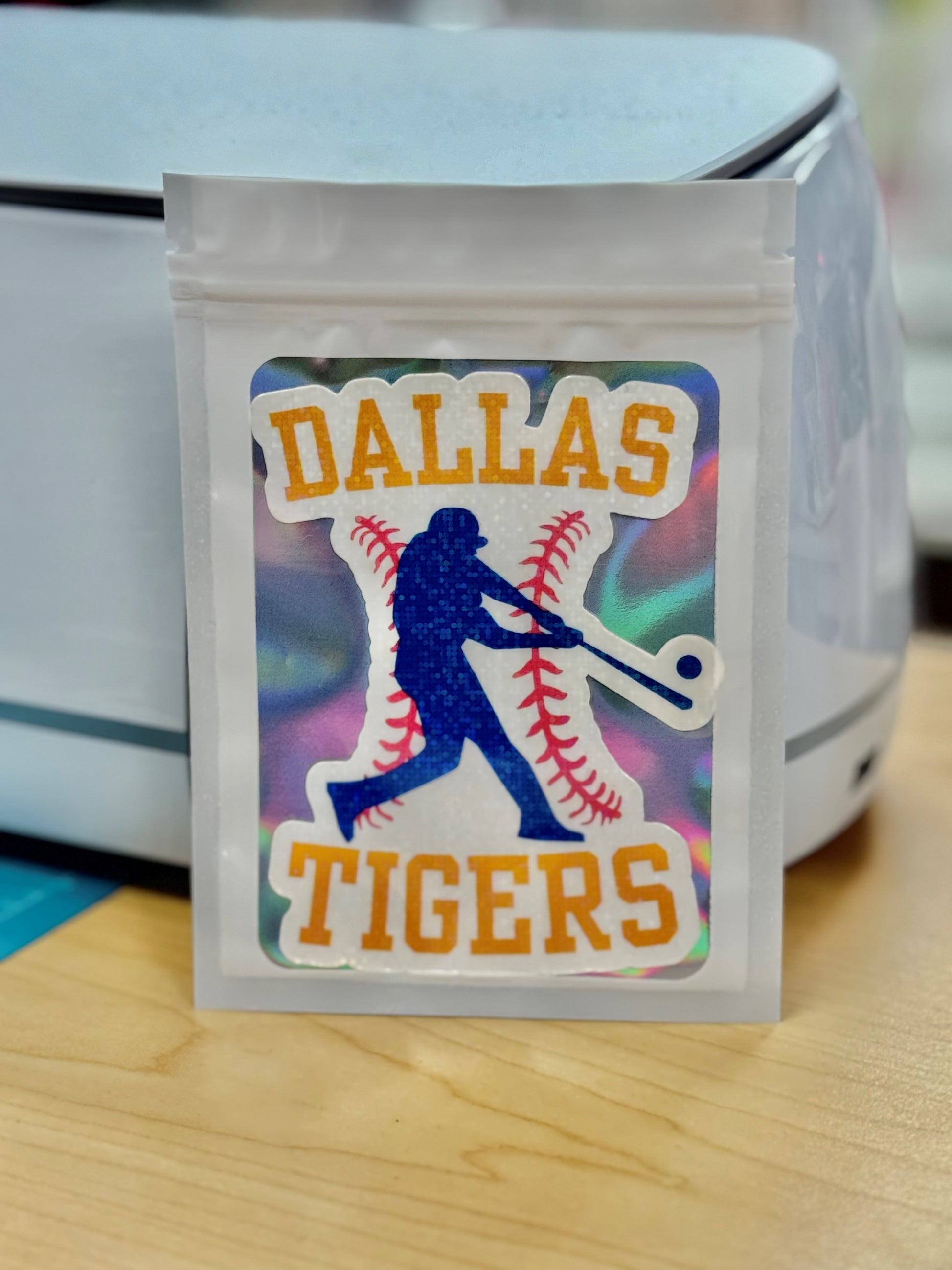 DT HOLOGRAPHIC STICKER image 0